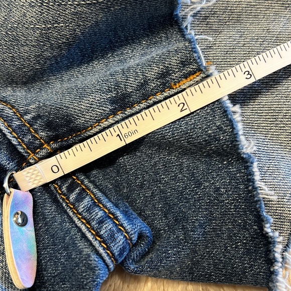 BLANK NYC The Astor Cut Off Shorts - Picture 10 of 11